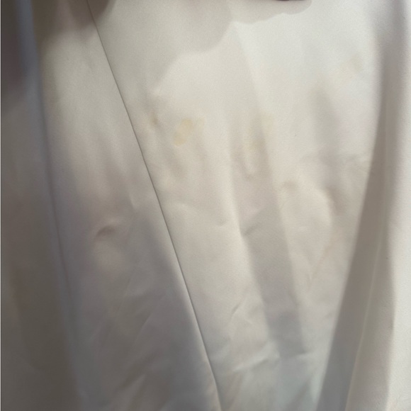 Elegant White Sleeveless Dress - Picture 4 of 4